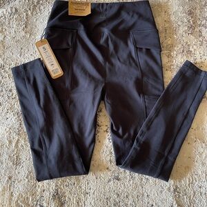 Avalanche Jet Black Leggings with Pockets size Small NWT